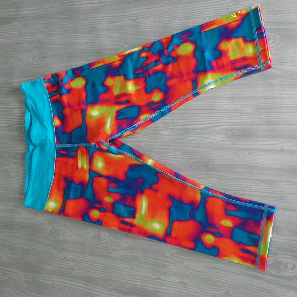 Heat map athletic leggings by Zumba